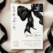 Sie bindet das Brautparty des Knotens Black Bow