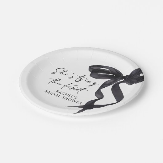 Sie bindet das Brautparty des Knotens Black Bow Pappteller (Schrägansicht)