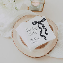 Sie bindet das Brautparty des Knotens Black Bow Serviette