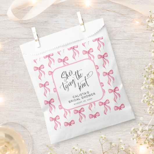 Sie bindet das Brautparty des Knotens Geschenktütchen (Ausgeschnitten)