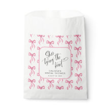 Sie bindet das Brautparty des Knotens