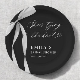 Sie bindet das Brautparty des Knotens Pappteller