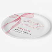 Sie bindet das Brautparty des Knotens Pappteller (Schrägansicht)