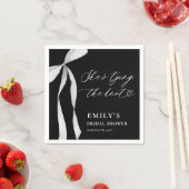 Sie bindet das Brautparty des Knotens Serviette (Beispiel)