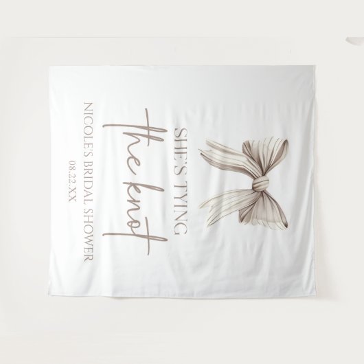 Sie bindet das Brautparty des weißen Bowes. Wandteppich (Vorderseite (Horizontal))