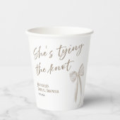 Sie bindet das Brautparty "White Bow" Pappbecher (Vorderseite)