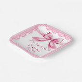 Sie bindet das gedruckte Brautparty an den Knoten Pappteller (Gewinkelt)