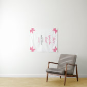 Sie bindet das knochenrosa Brautparty an den Hinte Wandteppich (Beispiel (Horizontal))