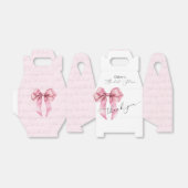 Sie bindet das knochenrosa Brautparty an Geschenkschachtel (Ungefaltet)