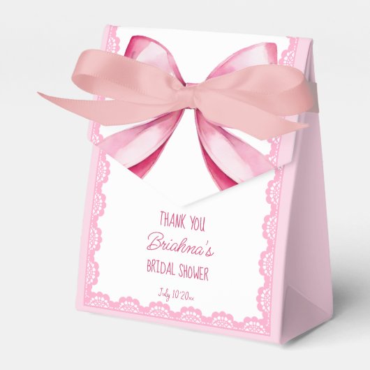 Sie bindet das knochenrosa Brautparty an Geschenkschachtel (Vorderseite)