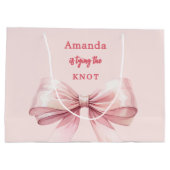 Sie bindet das knochenrosa Brautparty an Große Geschenktüte (Rückseite)