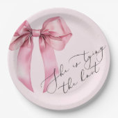 Sie bindet das knochenrosa Brautparty an Pappteller (Vorderseite)