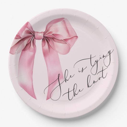 Sie bindet das knochenrosa Brautparty an Pappteller (Vorderseite)