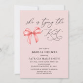 Sie bindet das knochenrosa Brautparty Einladung (Vorderseite)
