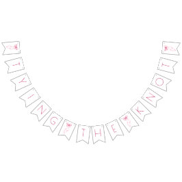 Sie bindet das knospenrosa Brautparty an Wimpelkette