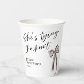 Sie bindet das Knot Black Bow Brautparty Pape Pappbecher (Vorderseite)