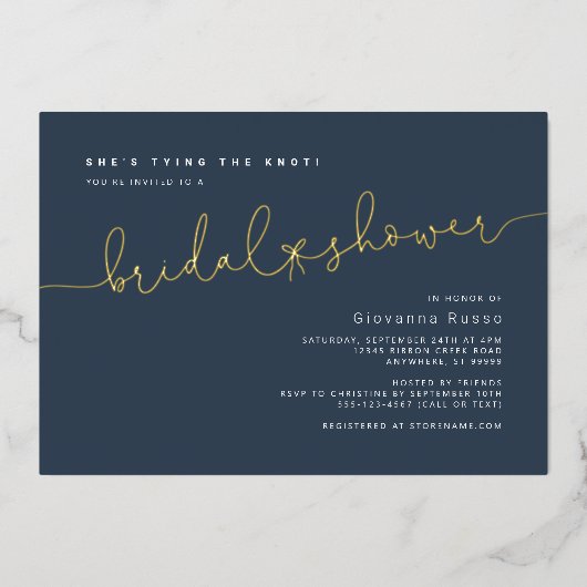 Sie bindet das Knot Blue Gold Brautparty Folieneinladung (Vorderseite)