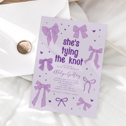 Sie bindet das Knot Purpl Bow Brautparty Invit Einladung