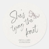 Sie bindet das Knoten-Brautparty Runder Aufkleber (Vorderseite)