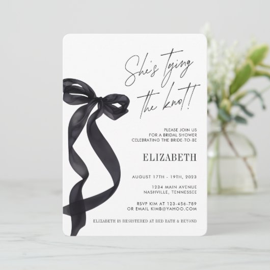 Sie bindet das Party des Knot Black Bow-BRAUTPARTY Einladung (Stehend Vorderseite)