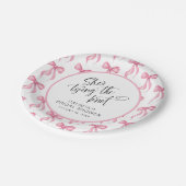 Sie bindet das Personalisierte Brautparty des Knot Pappteller (Schrägansicht)