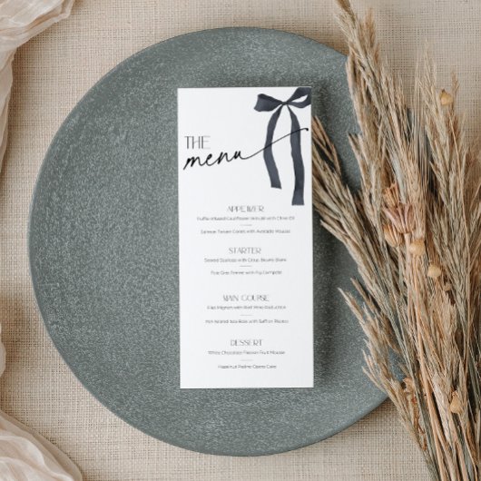 Sie bindet das Schwarze Bow-Menü des Brautparty an