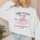 Sie bindet den knochenrosa Bogen-Junggeselinnen-Ab Sweatshirt