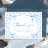 Sie bindet den Knoten Blue Bow an Dankeschön-Karte Dankeskarte