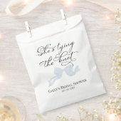 Sie bindet den Knoten | Blue Bow Brautparty Geschenktütchen (Ausgeschnitten)