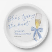 Sie bindet den Knoten | Blue Bow Brautparty Pappteller (Vorderseite)