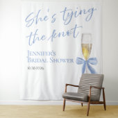 Sie bindet den Knoten | Brautparty-Backdrops Wandteppich (Beispiel)