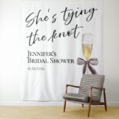 Sie bindet den Knoten | Brautparty-Backdrops Wandteppich (Beispiel)