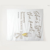 Sie bindet den Knoten | Brautparty-Backdrops Wandteppich (Vorderseite (Horizontal))