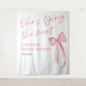 Sie bindet den Knoten | Brautparty-Backdrops Wandteppich (Vorderseite)