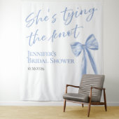 Sie bindet den Knoten | Brautparty-Backdrops Wandteppich (Beispiel)