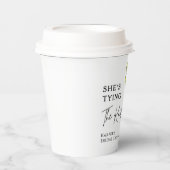 Sie bindet den Knoten Chartreuse Schleife Brautpar Pappbecher (Vorderseite)