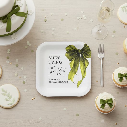Sie bindet den Knoten Chartreuse-Schleife Brautpar Pappteller