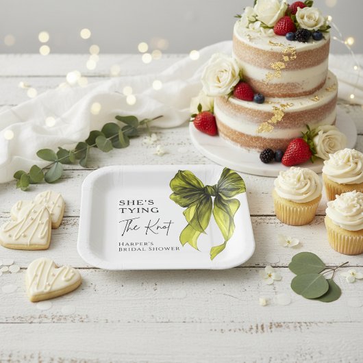 Sie bindet den Knoten Chartreuse-Schleife-Bridal-S Pappteller