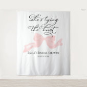 Sie bindet den Knoten | Hintergrund des Brautparty Wandteppich (Vorderseite)