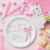 Sie bindet den Knoten | Rosa Brautparty Pappteller (Party)