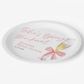 Sie bindet den Knoten | Rosa Brautparty Pappteller (Schrägansicht)