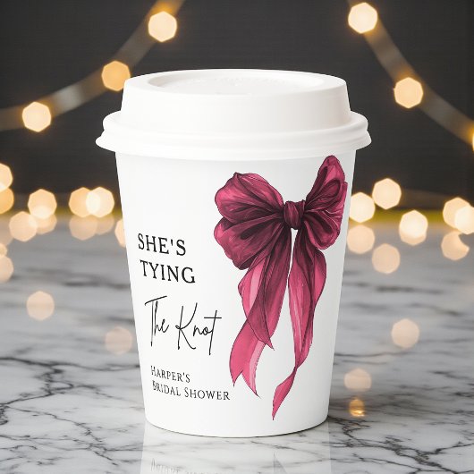 Sie bindet den Knoten - Rote Schleife - Brautparty Pappbecher