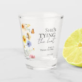 Sie bindet den Knoten | WILDBLUME BRAUTPARTY Schnapsglas (Vorderseite)