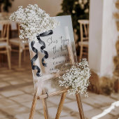 Sie bindet den Schwarzen Bow Bridal Begrüßung Acrylschild