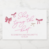 Sie bindet die Knot Pink Bow Bachelorette Mini Schaumweinetikett (Einzelnes Label)