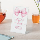 Sie bindet die Knot Pink Ribbon Bridal Mimosa Bar Sockelschild (In SItu)