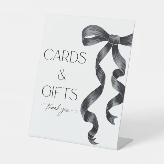 Sie bindet die schwarzen Schulterkarten und Gesche Sockelschild (Vorderseite)