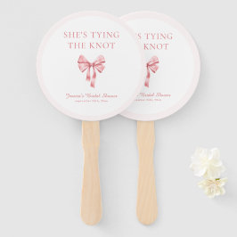 Sie bindet die weich rosa Dusche der Knöchel an Fächer