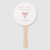 Sie bindet die weich rosa Dusche der Knöchel an Fächer (Vorderseite)