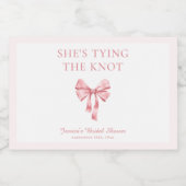 Sie bindet die weich rosa Dusche der Knöchel an Schaumweinetikett (Einzelnes Label)